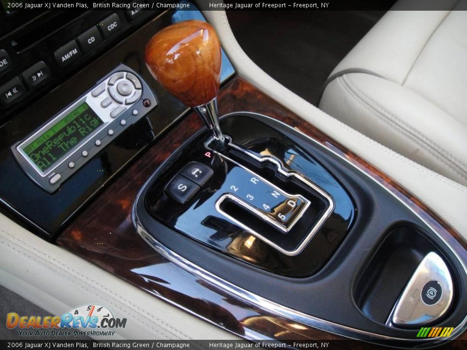 2006 Jaguar XJ Vanden Plas British Racing Green / Champagne Photo #32