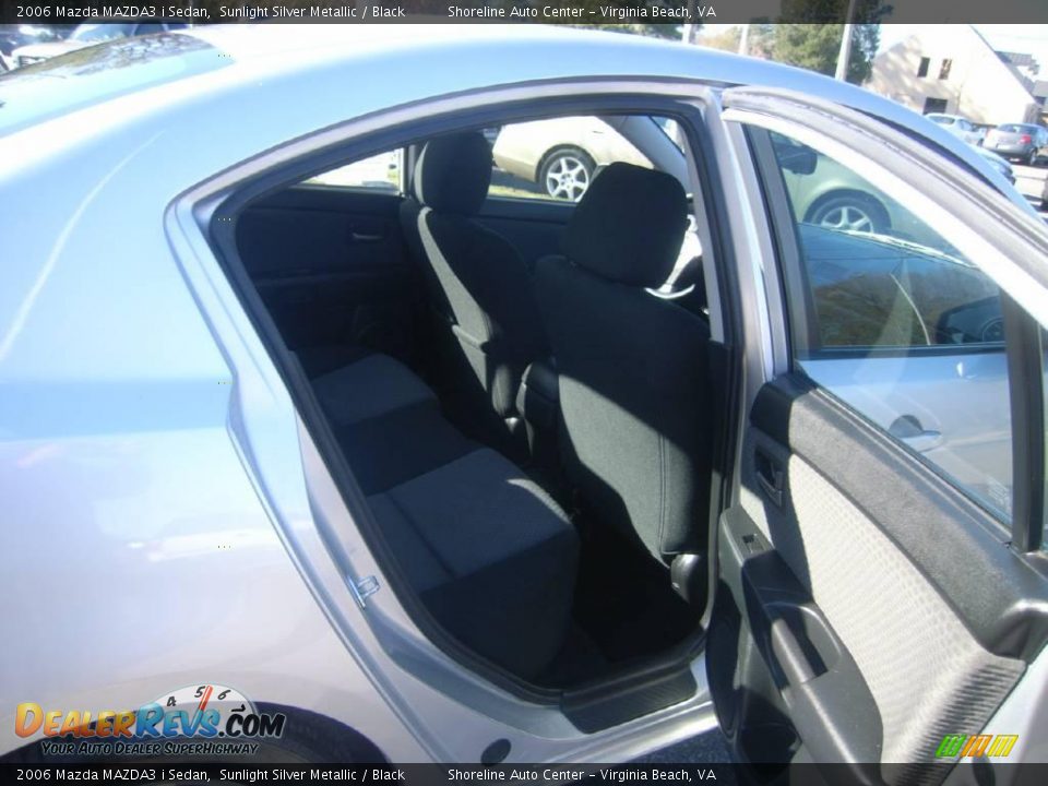 2006 Mazda MAZDA3 i Sedan Sunlight Silver Metallic / Black Photo #11