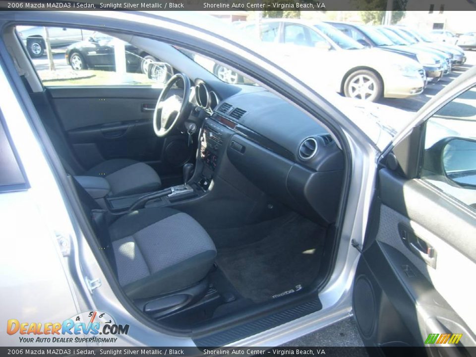 2006 Mazda MAZDA3 i Sedan Sunlight Silver Metallic / Black Photo #12