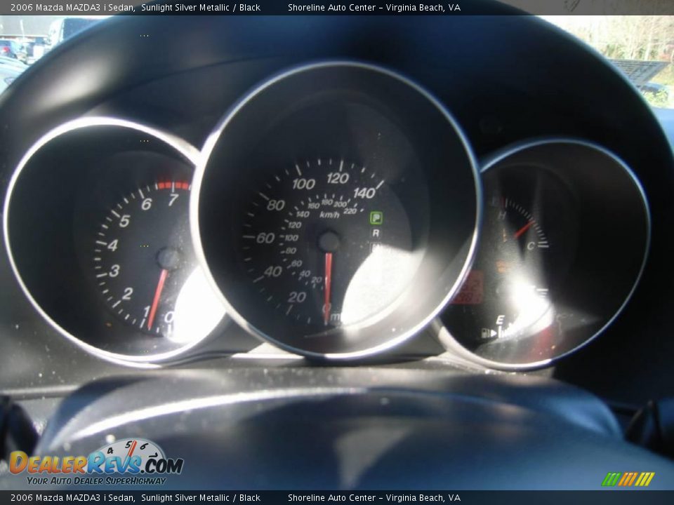 2006 Mazda MAZDA3 i Sedan Sunlight Silver Metallic / Black Photo #18