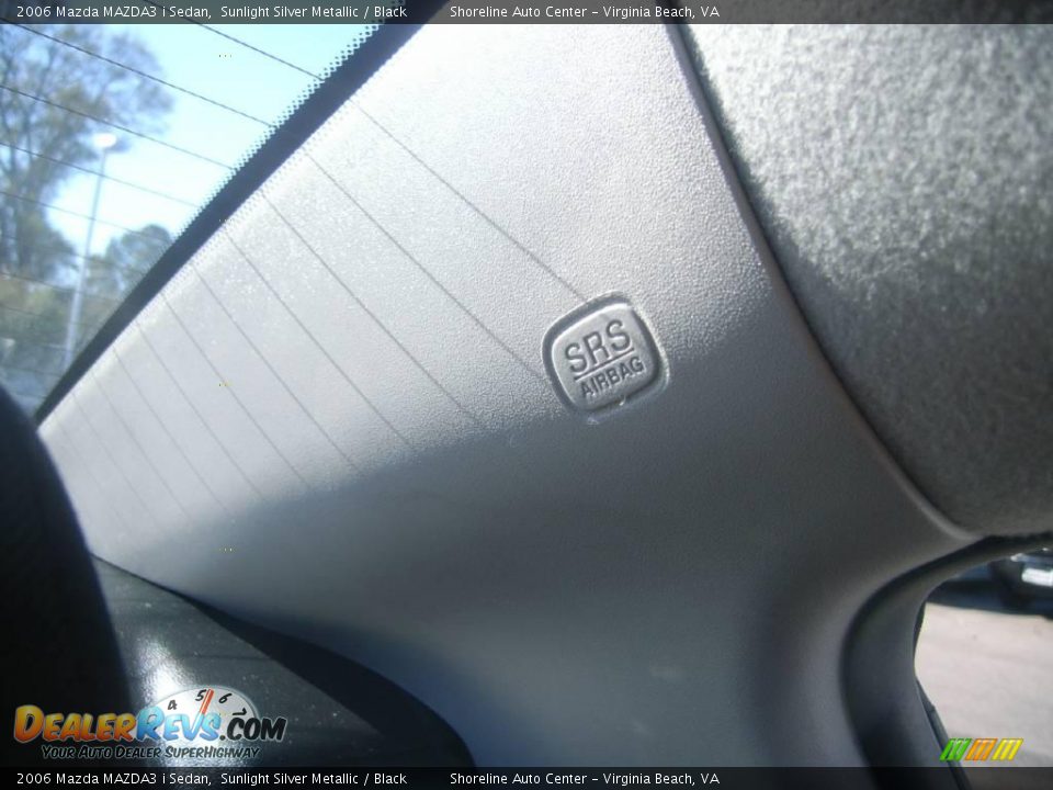 2006 Mazda MAZDA3 i Sedan Sunlight Silver Metallic / Black Photo #19