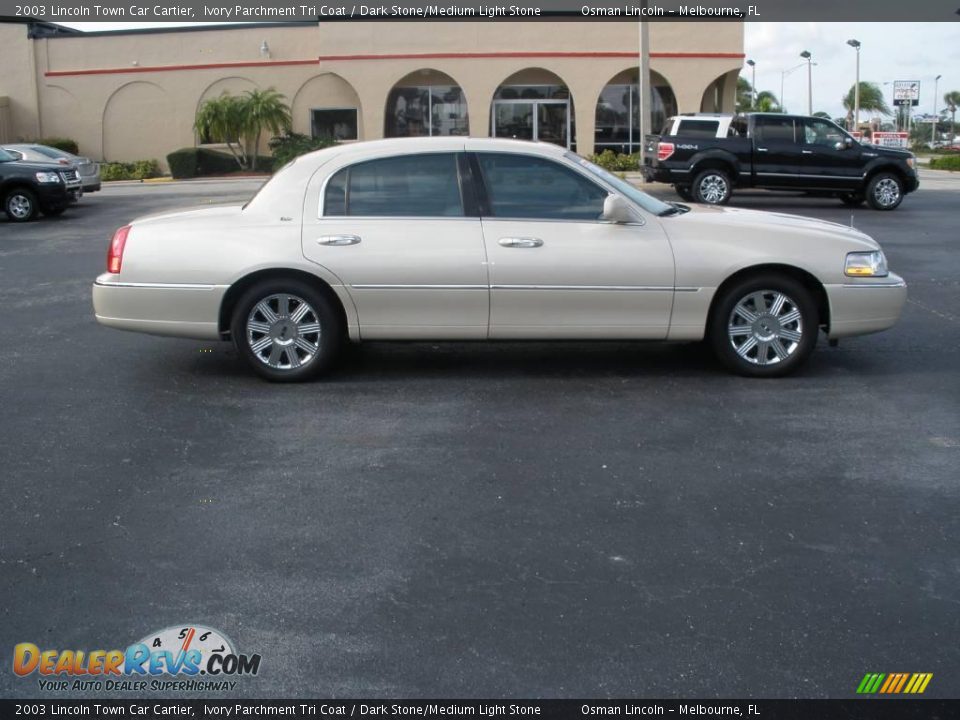 2003 Lincoln Town Car Cartier Ivory Parchment Tri Coat / Dark Stone/Medium Light Stone Photo #5