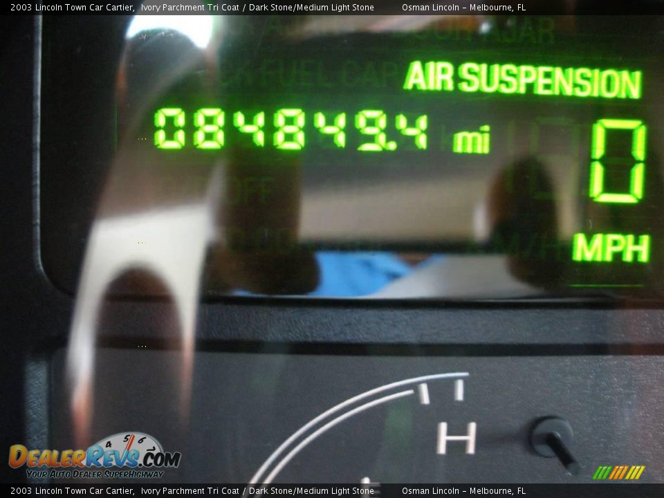 2003 Lincoln Town Car Cartier Ivory Parchment Tri Coat / Dark Stone/Medium Light Stone Photo #12