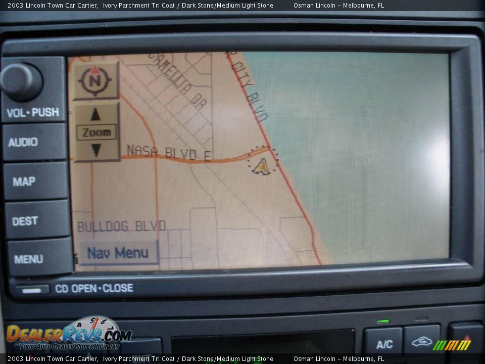 2003 Lincoln Town Car Cartier Ivory Parchment Tri Coat / Dark Stone/Medium Light Stone Photo #13