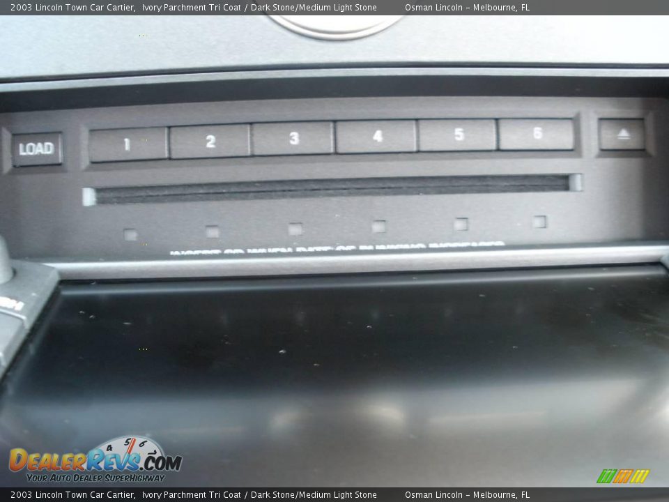 2003 Lincoln Town Car Cartier Ivory Parchment Tri Coat / Dark Stone/Medium Light Stone Photo #14