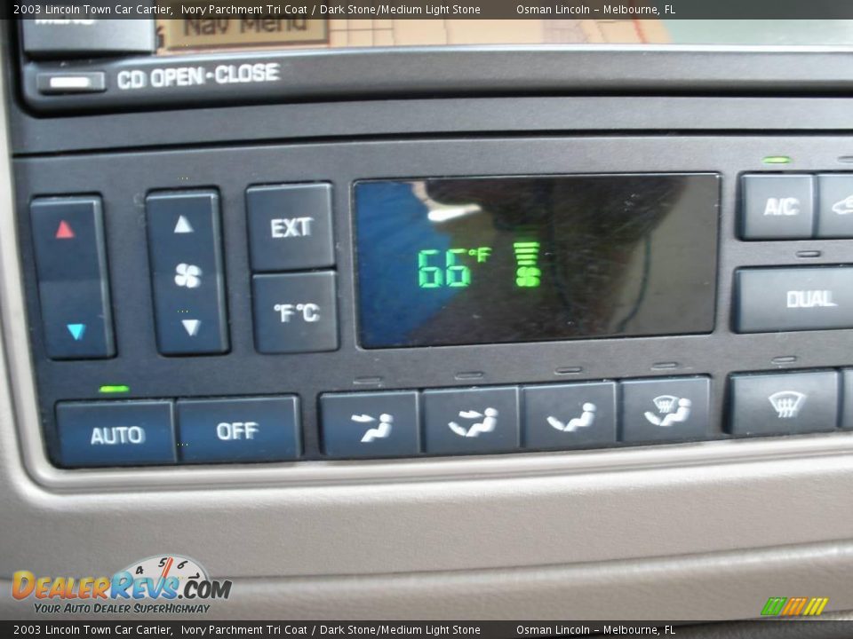 2003 Lincoln Town Car Cartier Ivory Parchment Tri Coat / Dark Stone/Medium Light Stone Photo #15