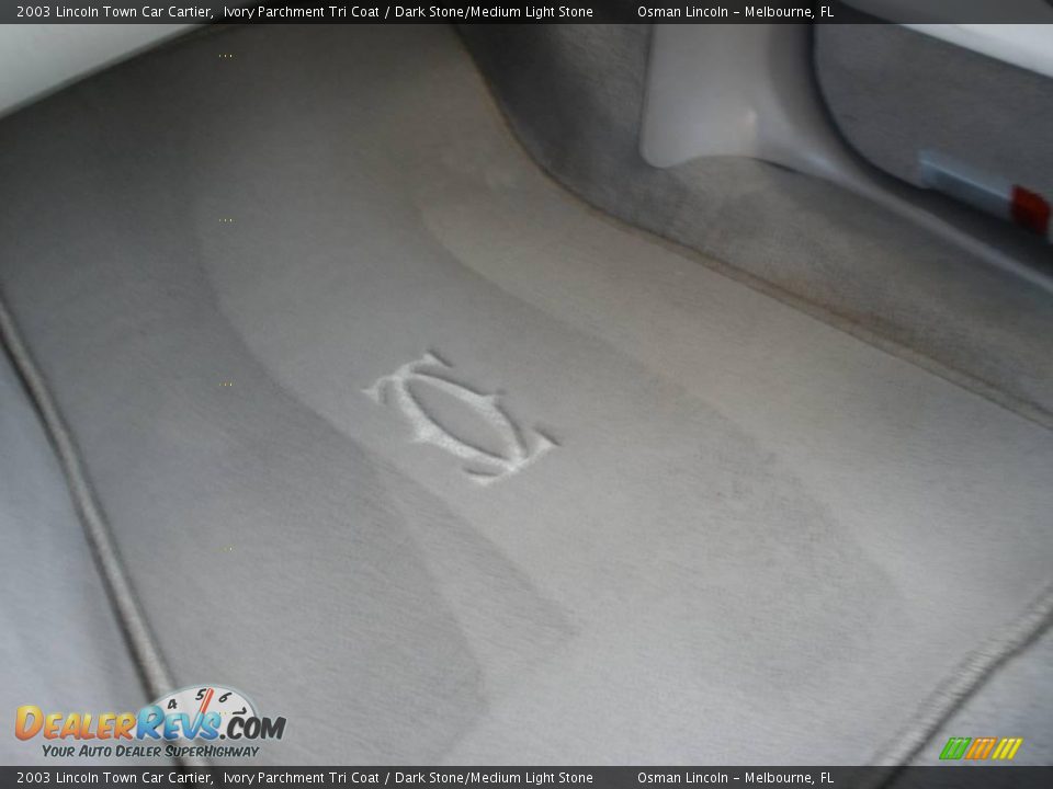 2003 Lincoln Town Car Cartier Ivory Parchment Tri Coat / Dark Stone/Medium Light Stone Photo #16