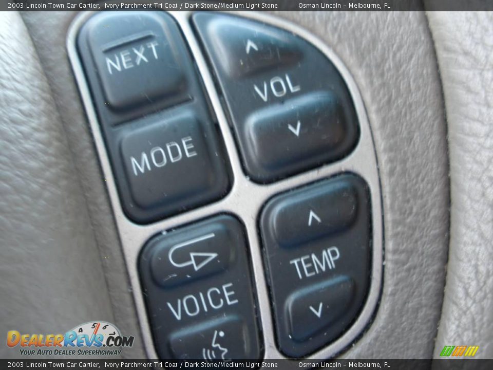 2003 Lincoln Town Car Cartier Ivory Parchment Tri Coat / Dark Stone/Medium Light Stone Photo #17