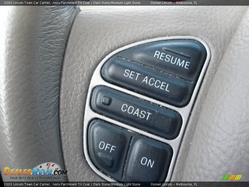 2003 Lincoln Town Car Cartier Ivory Parchment Tri Coat / Dark Stone/Medium Light Stone Photo #22