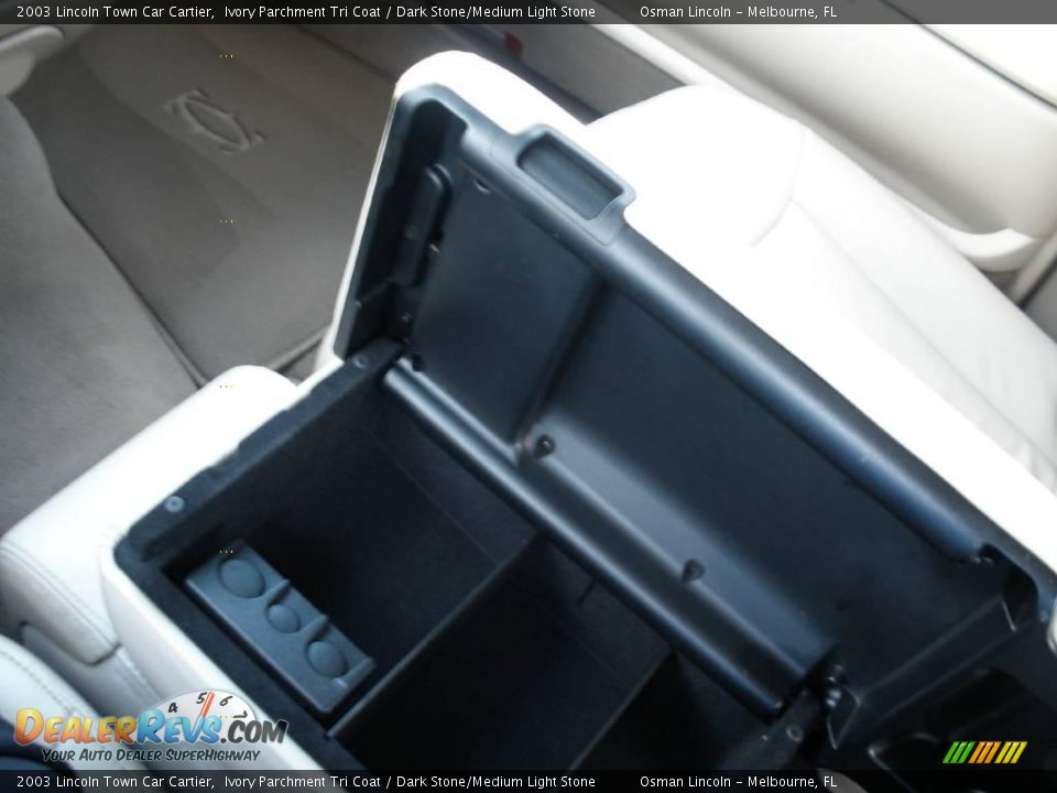 2003 Lincoln Town Car Cartier Ivory Parchment Tri Coat / Dark Stone/Medium Light Stone Photo #24