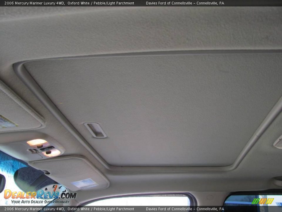 2006 Mercury Mariner Luxury 4WD Oxford White / Pebble/Light Parchment Photo #8