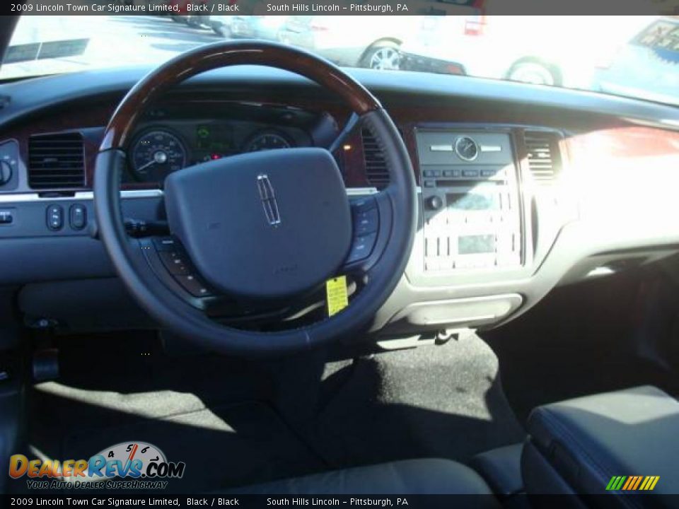 2009 Lincoln Town Car Signature Limited Black / Black Photo #10