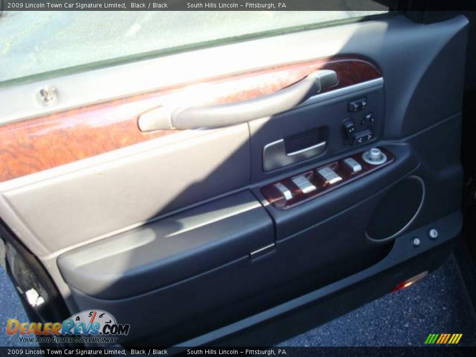 2009 Lincoln Town Car Signature Limited Black / Black Photo #11