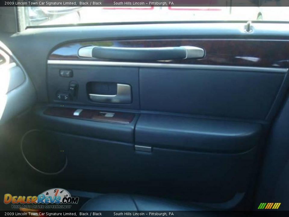 2009 Lincoln Town Car Signature Limited Black / Black Photo #12