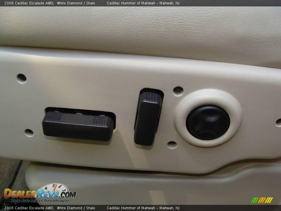 2006 Cadillac Escalade AWD White Diamond / Shale Photo #11