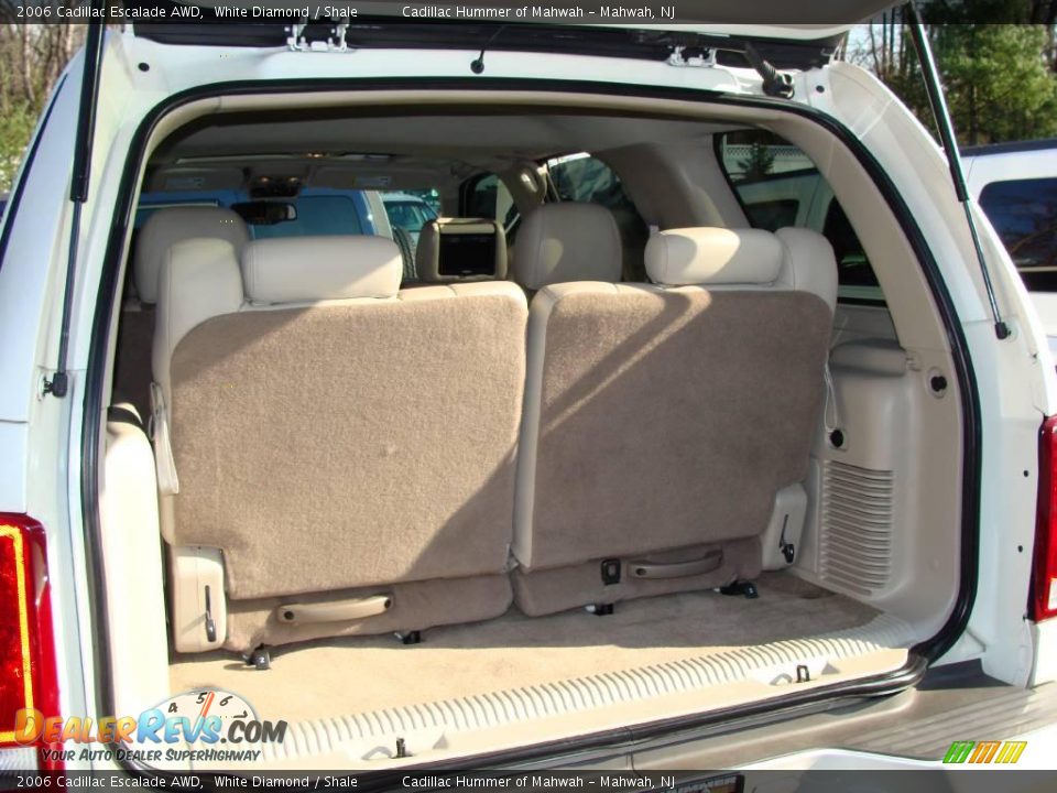2006 Cadillac Escalade AWD White Diamond / Shale Photo #24
