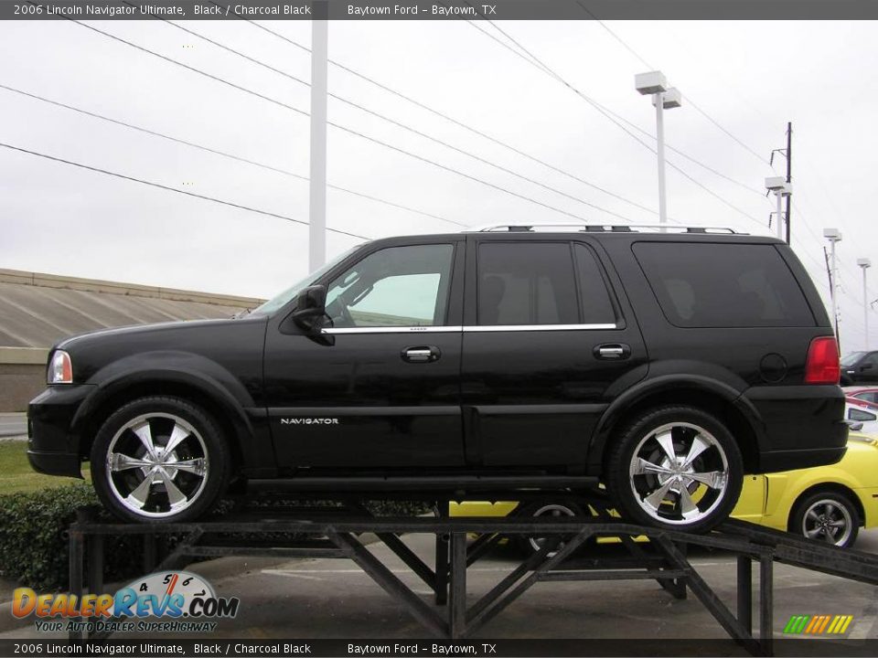2006 Lincoln Navigator Ultimate Black / Charcoal Black Photo #2