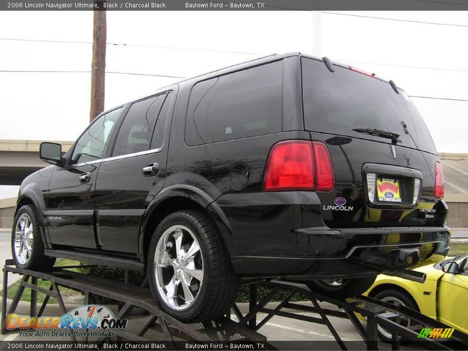 2006 Lincoln Navigator Ultimate Black / Charcoal Black Photo #3
