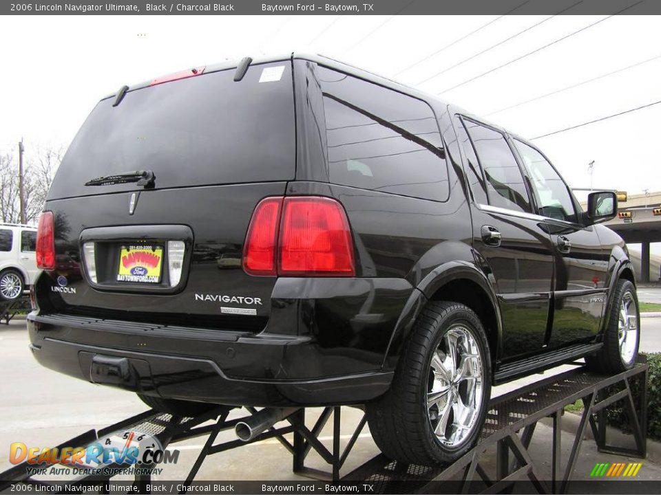 2006 Lincoln Navigator Ultimate Black / Charcoal Black Photo #5