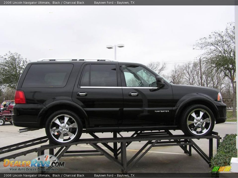 2006 Lincoln Navigator Ultimate Black / Charcoal Black Photo #6