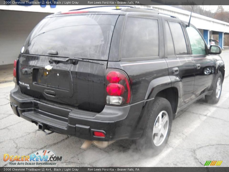 2006 Chevrolet TrailBlazer LS 4x4 Black / Light Gray Photo #2