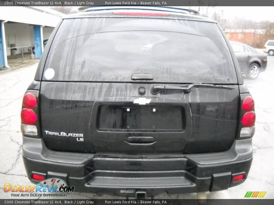 2006 Chevrolet TrailBlazer LS 4x4 Black / Light Gray Photo #3
