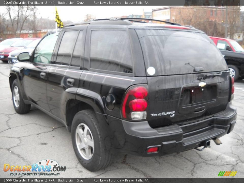 2006 Chevrolet TrailBlazer LS 4x4 Black / Light Gray Photo #4