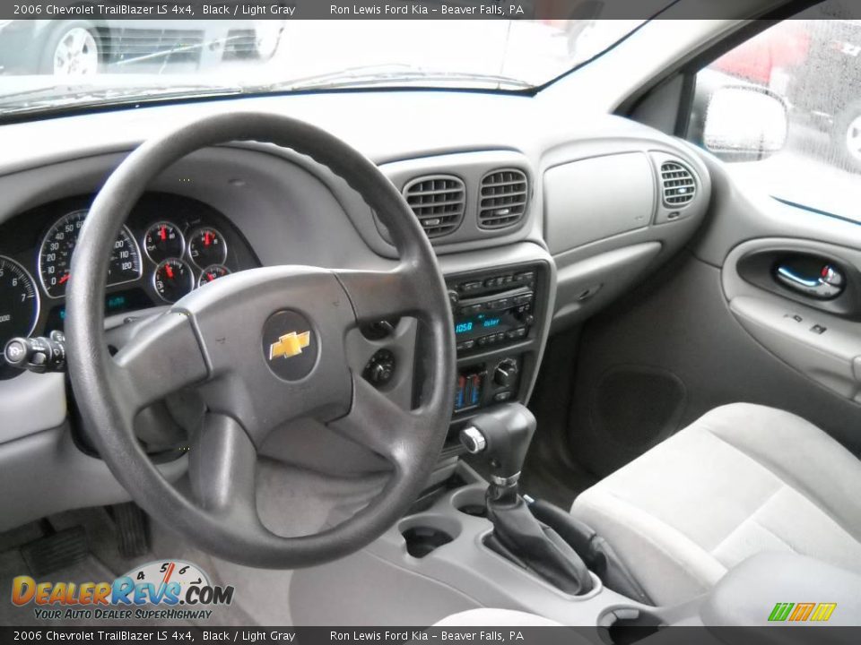2006 Chevrolet TrailBlazer LS 4x4 Black / Light Gray Photo #7