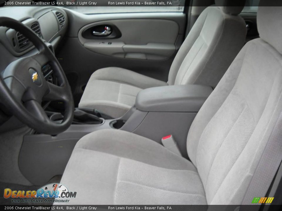 2006 Chevrolet TrailBlazer LS 4x4 Black / Light Gray Photo #8