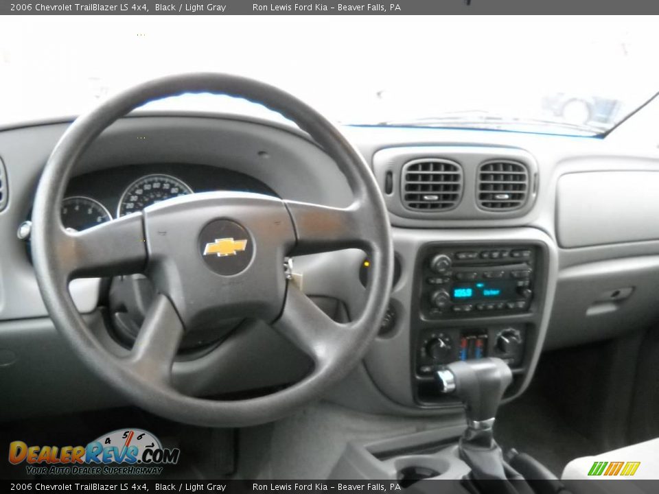 2006 Chevrolet TrailBlazer LS 4x4 Black / Light Gray Photo #11