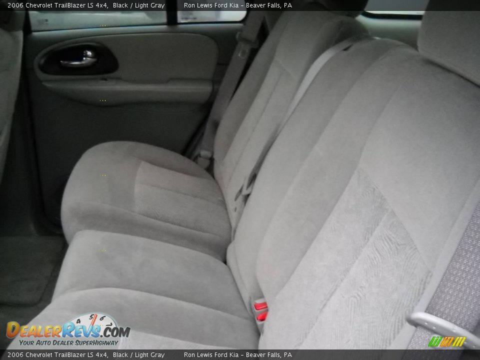 2006 Chevrolet TrailBlazer LS 4x4 Black / Light Gray Photo #12