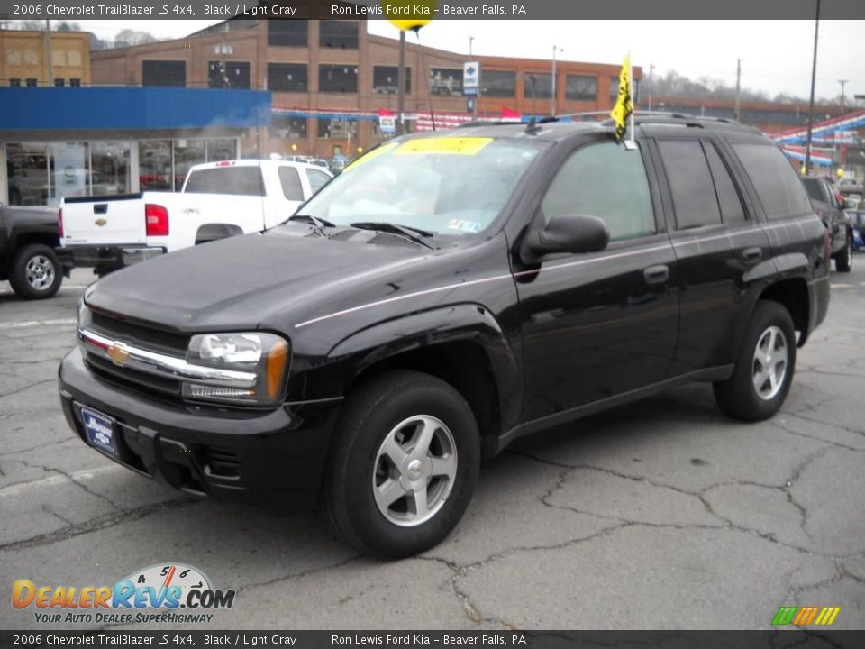 2006 Chevrolet TrailBlazer LS 4x4 Black / Light Gray Photo #18