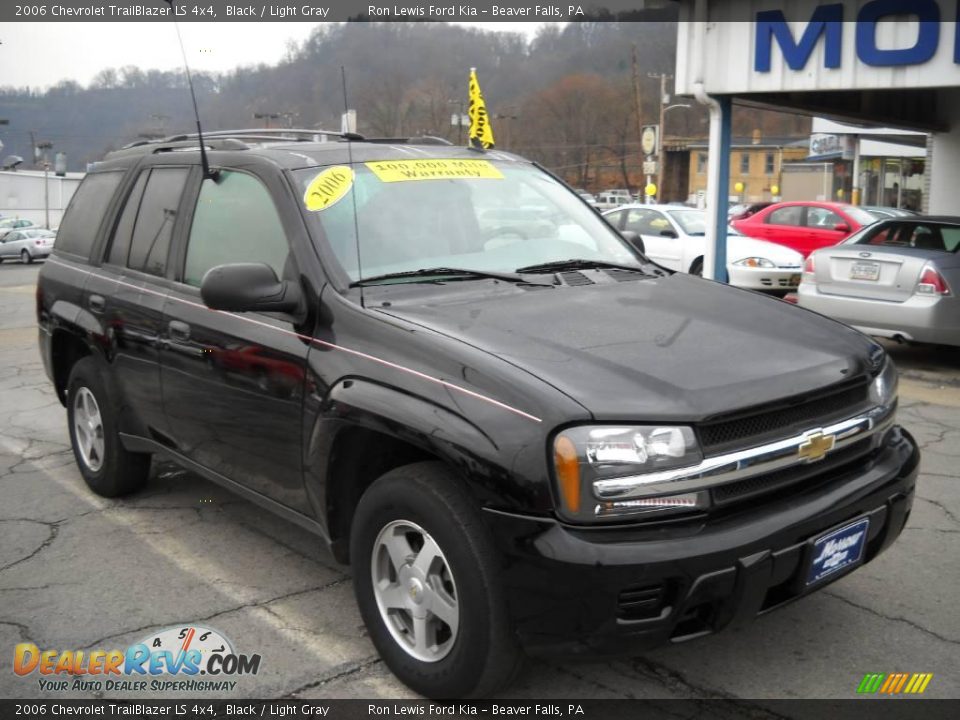 2006 Chevrolet TrailBlazer LS 4x4 Black / Light Gray Photo #20