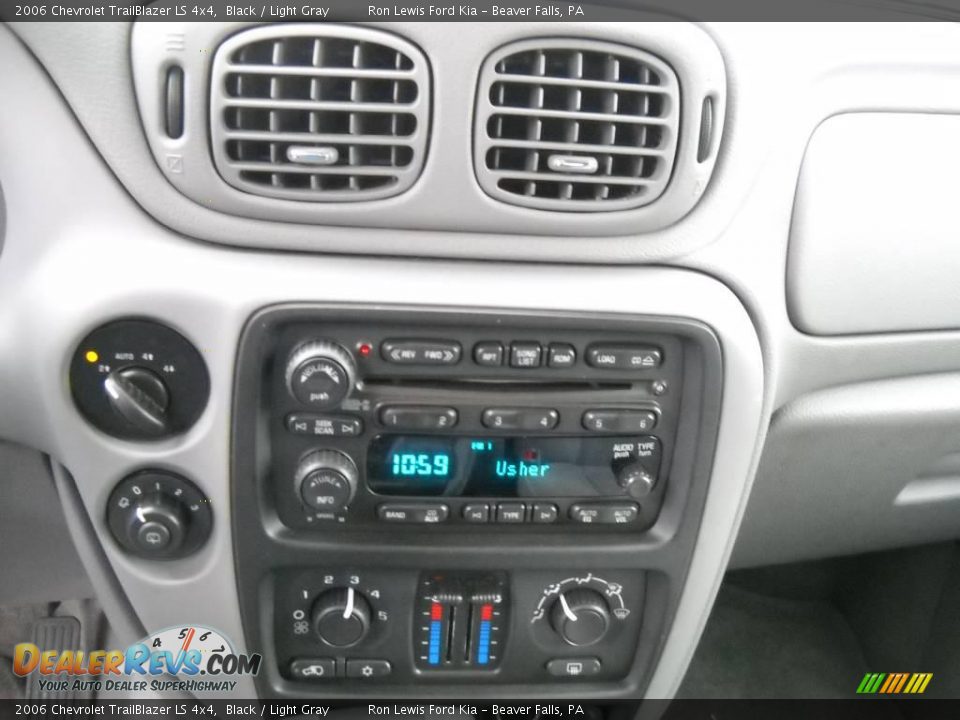 2006 Chevrolet TrailBlazer LS 4x4 Black / Light Gray Photo #22