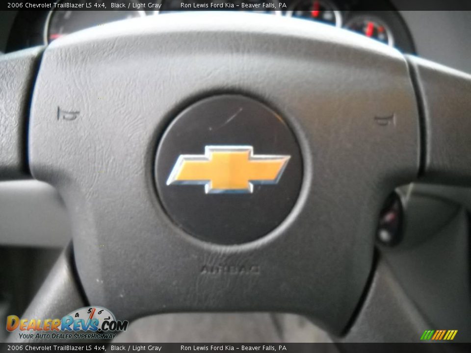 2006 Chevrolet TrailBlazer LS 4x4 Black / Light Gray Photo #24