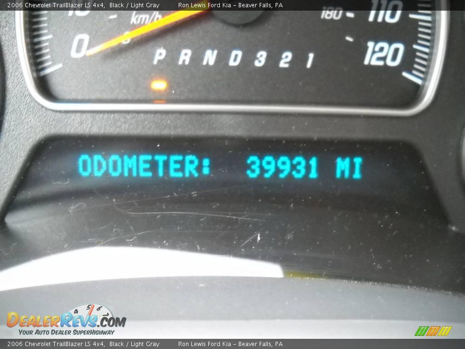 2006 Chevrolet TrailBlazer LS 4x4 Black / Light Gray Photo #25