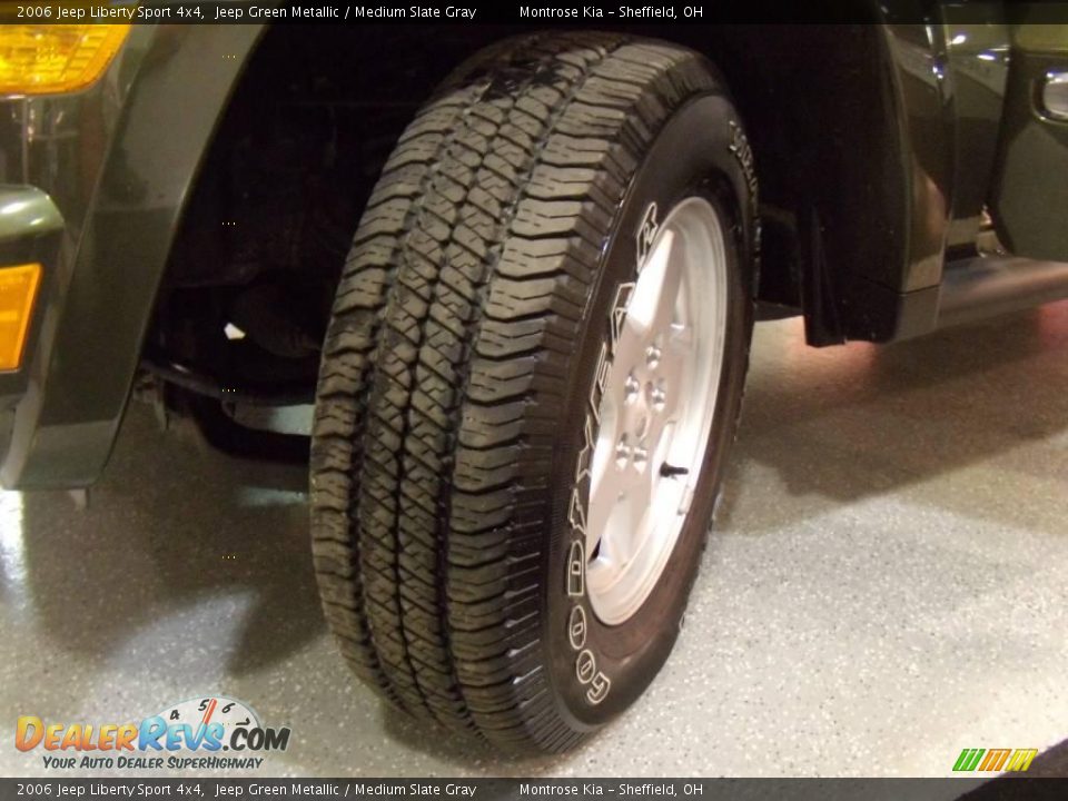 2006 Jeep Liberty Sport 4x4 Jeep Green Metallic / Medium Slate Gray Photo #11