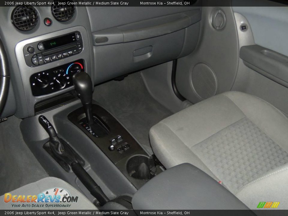 2006 Jeep Liberty Sport 4x4 Jeep Green Metallic / Medium Slate Gray Photo #31