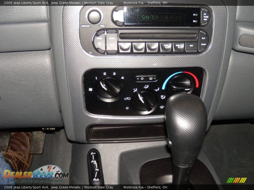 2006 Jeep Liberty Sport 4x4 Jeep Green Metallic / Medium Slate Gray Photo #33
