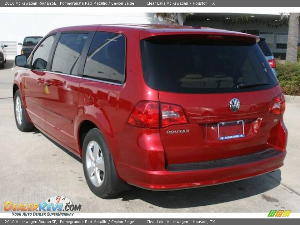 2010 Volkswagen Routan SE Pomegranate Red Metallic / Ceylon Beige Photo #2