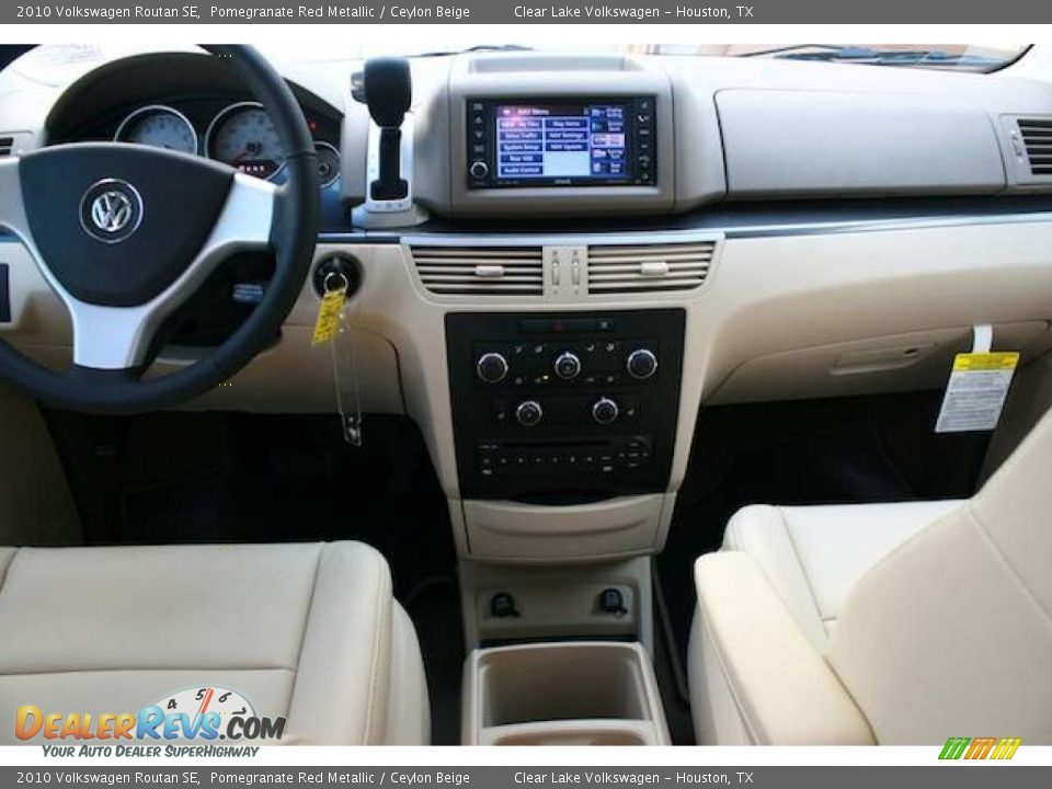 2010 Volkswagen Routan SE Pomegranate Red Metallic / Ceylon Beige Photo #6