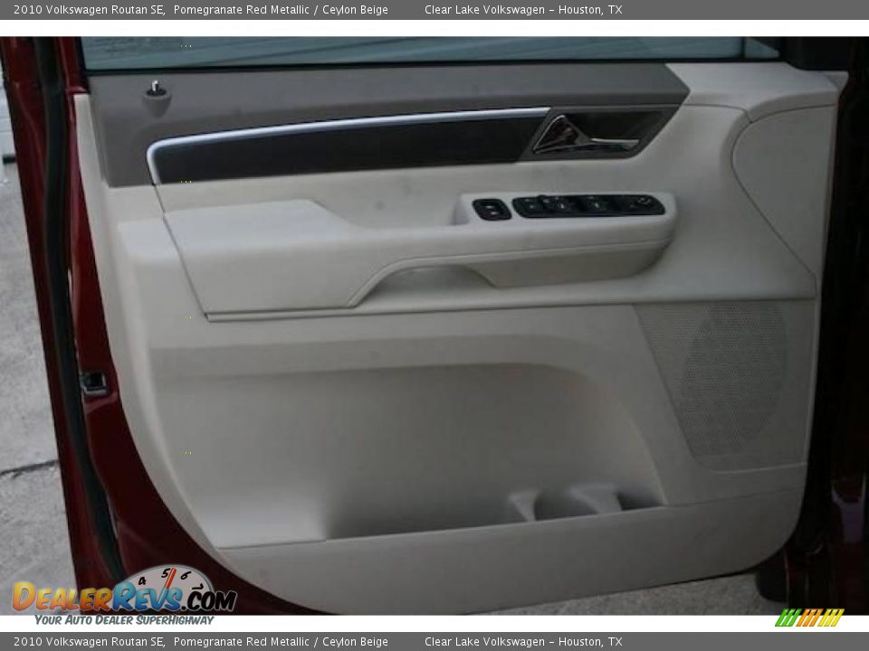 2010 Volkswagen Routan SE Pomegranate Red Metallic / Ceylon Beige Photo #10