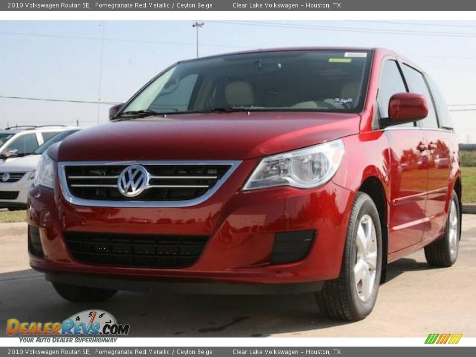 2010 Volkswagen Routan SE Pomegranate Red Metallic / Ceylon Beige Photo #11