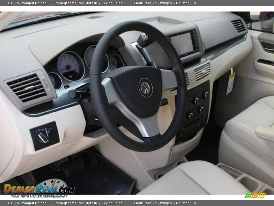 2010 Volkswagen Routan SE Pomegranate Red Metallic / Ceylon Beige Photo #12