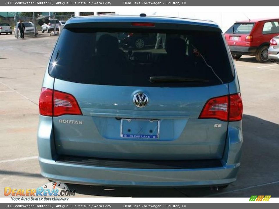 2010 Volkswagen Routan SE Antigua Blue Metallic / Aero Gray Photo #4