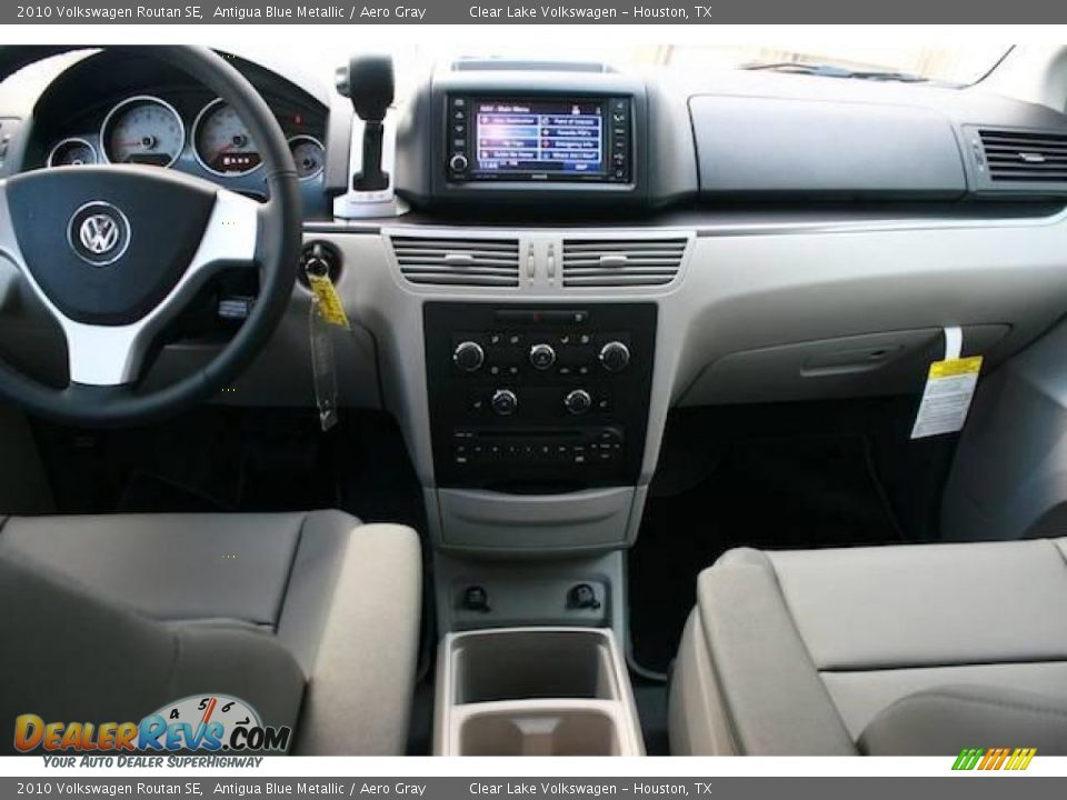2010 Volkswagen Routan SE Antigua Blue Metallic / Aero Gray Photo #6