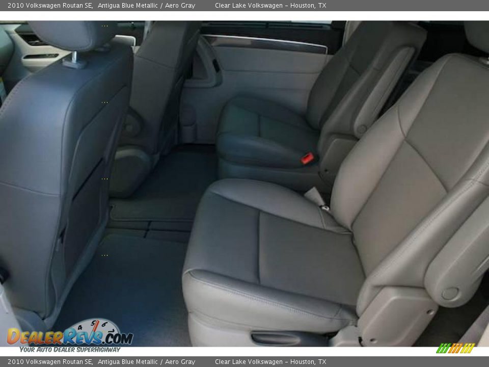 2010 Volkswagen Routan SE Antigua Blue Metallic / Aero Gray Photo #8