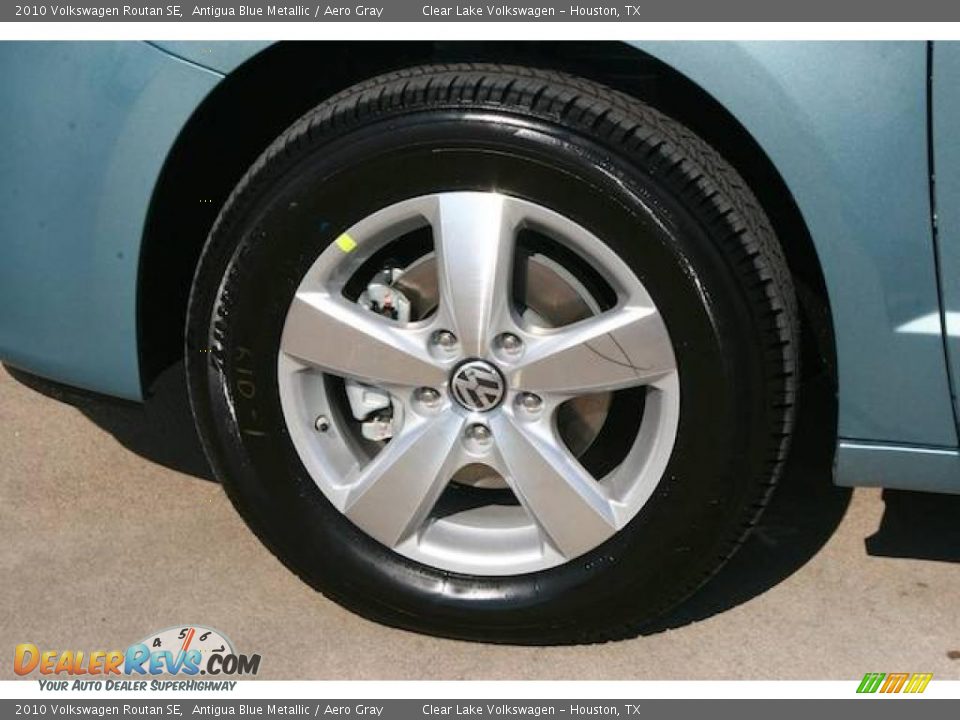 2010 Volkswagen Routan SE Antigua Blue Metallic / Aero Gray Photo #16