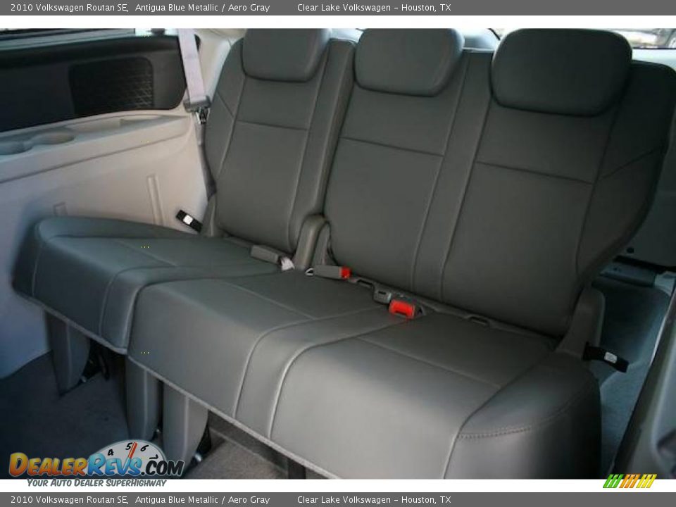 2010 Volkswagen Routan SE Antigua Blue Metallic / Aero Gray Photo #18