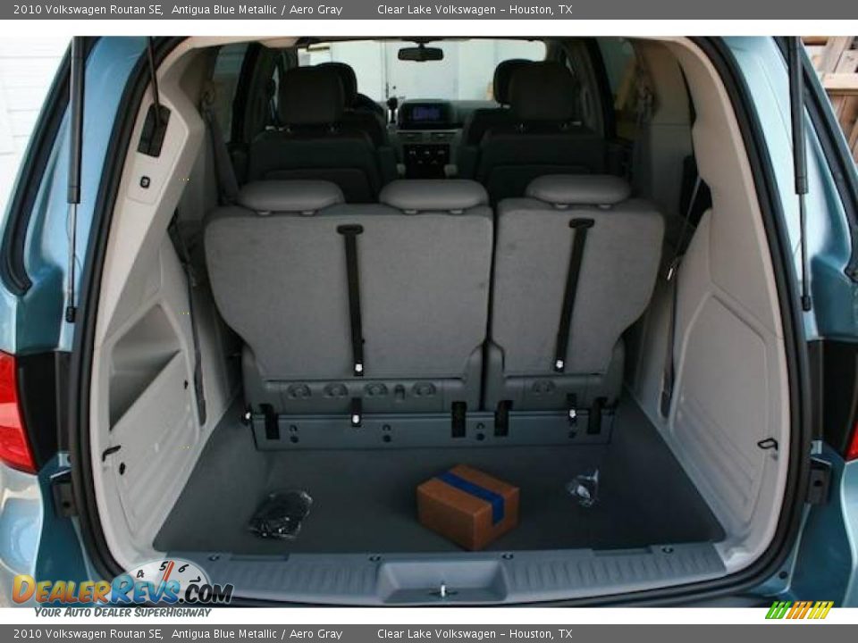 2010 Volkswagen Routan SE Antigua Blue Metallic / Aero Gray Photo #20